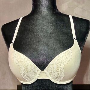VS body by Victoria, perfect shape, creamy white with lace trim front & back 32C